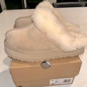 Ugg Disquette Slippers, brand new, with box size 8
